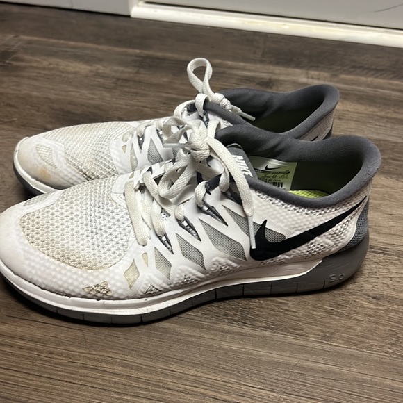 Nike Free Runs - Picture 2 of 5